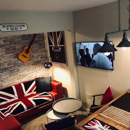 3 Double Bed Brittania Styled Central Home Near Lfc Sleeps 6 With Free Business Super Fast Fibre Broadband Liverpool Zewnętrze zdjęcie